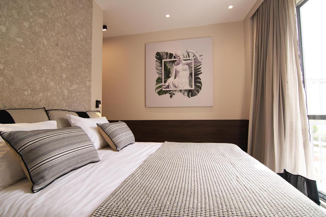Deluxe Queen Suite